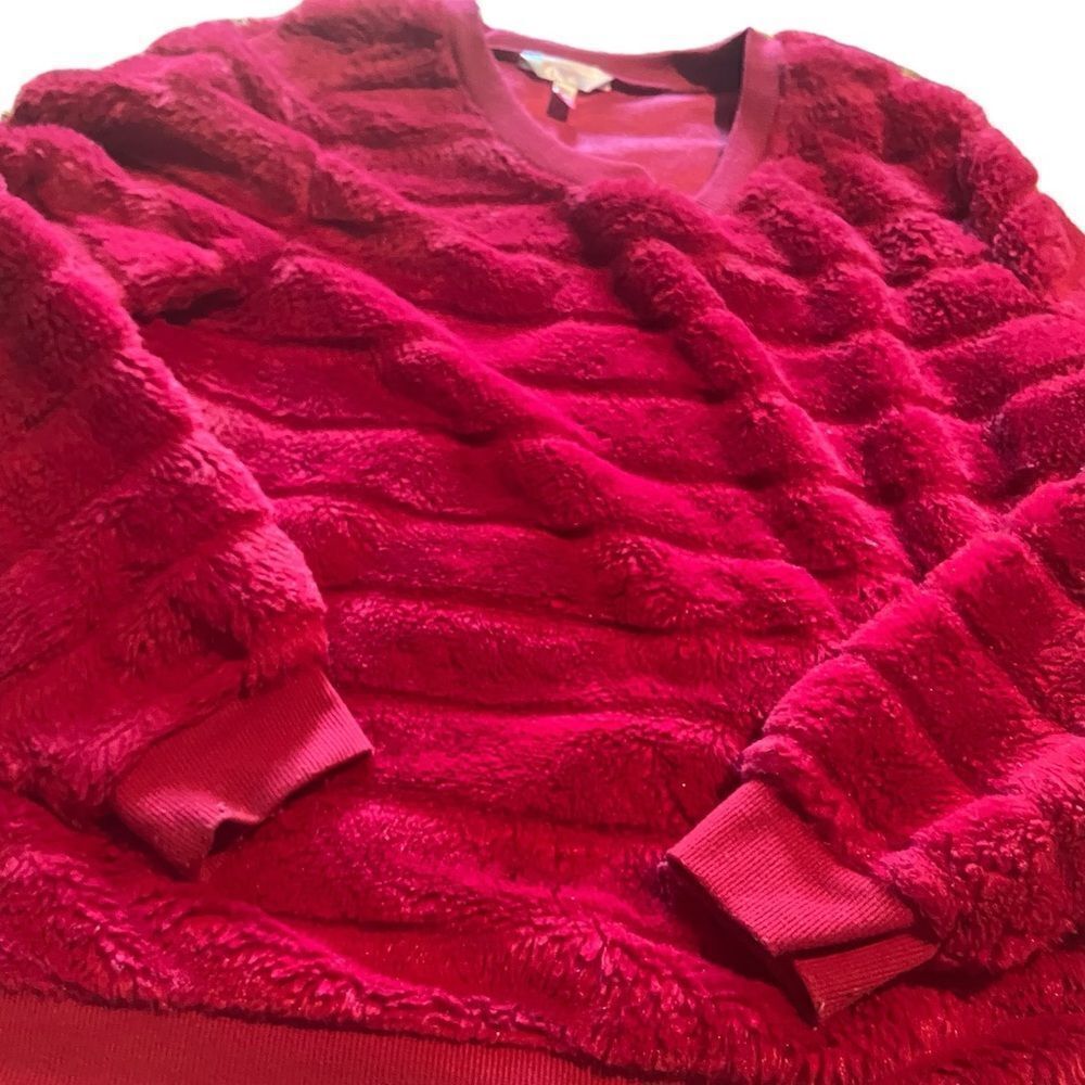 No Boundaries size 2XL fluffy raspberry top great condition see pics